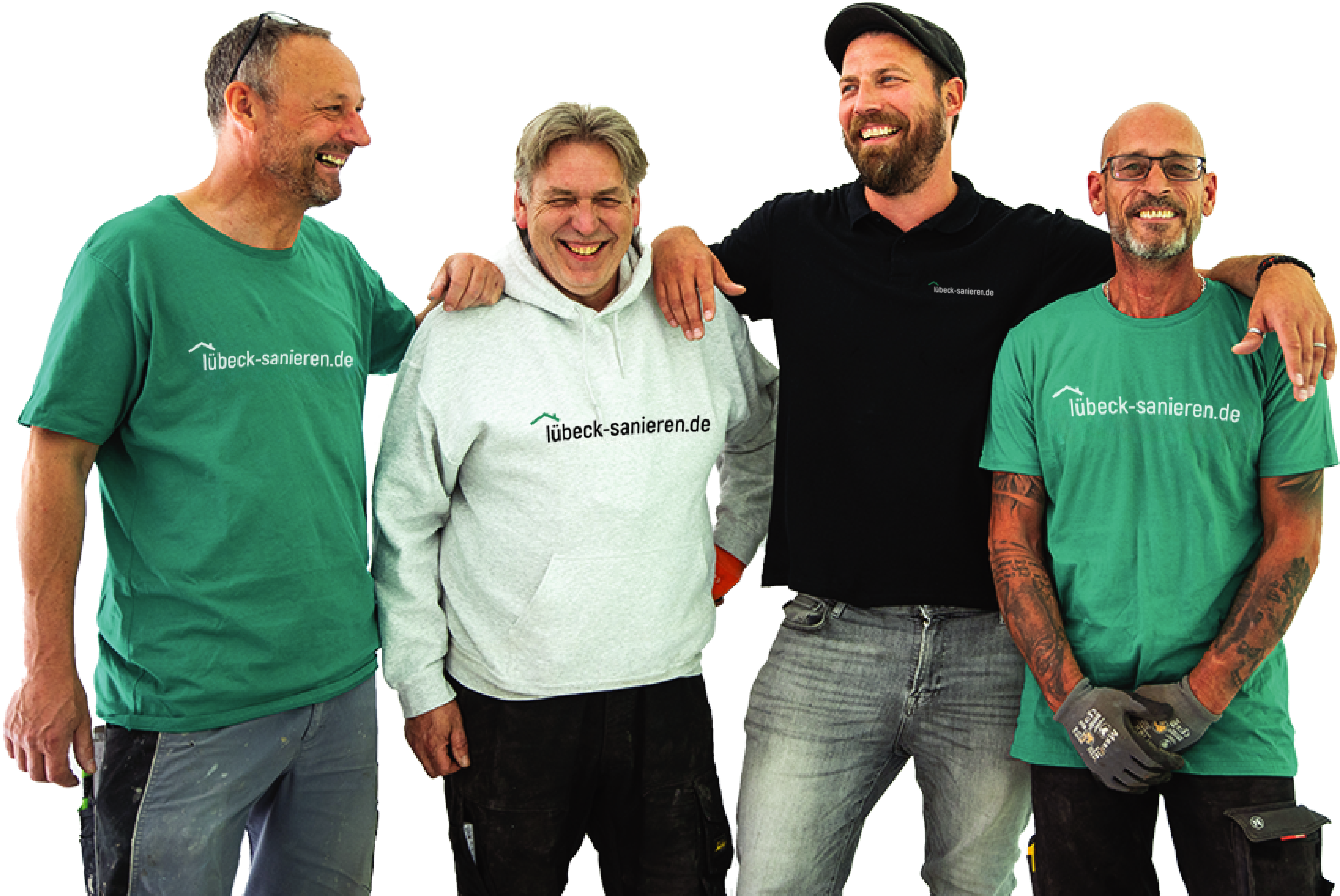 Vier freundliche Handwerker von hamburg-sanieren.de in Arbeitskleidung, lächelnd und posierend als eingespieltes Sanierungsteam.