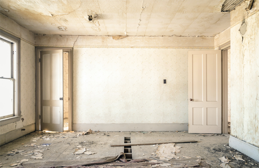 Bei einer Komplettsanierung wird ein Haus, Reihenhaus, eine Wohnung oder ein Altbau komplett saniert