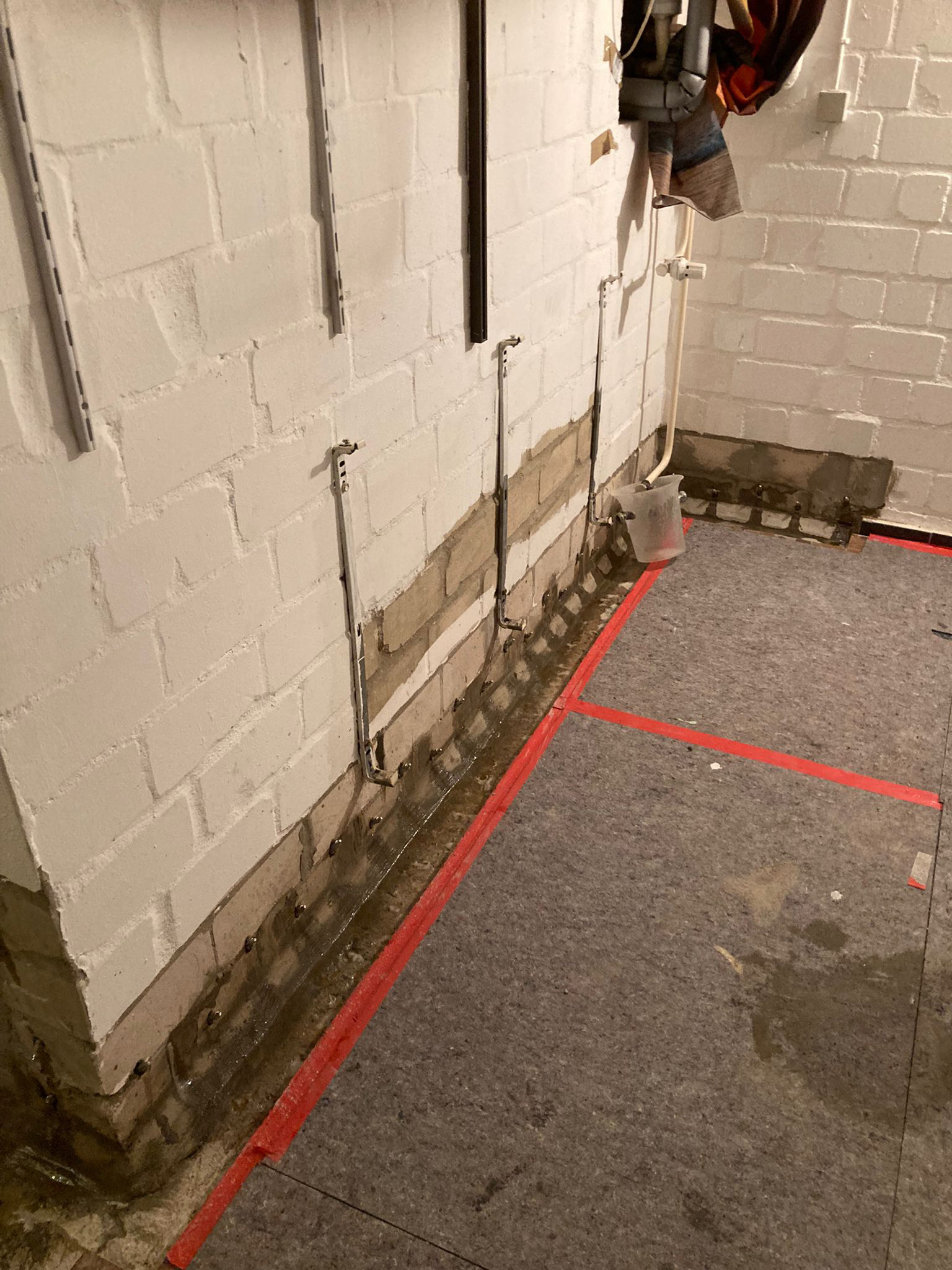 Einbringen von Injektionsharz zur nachtr&auml;glichen Horizontalsperre