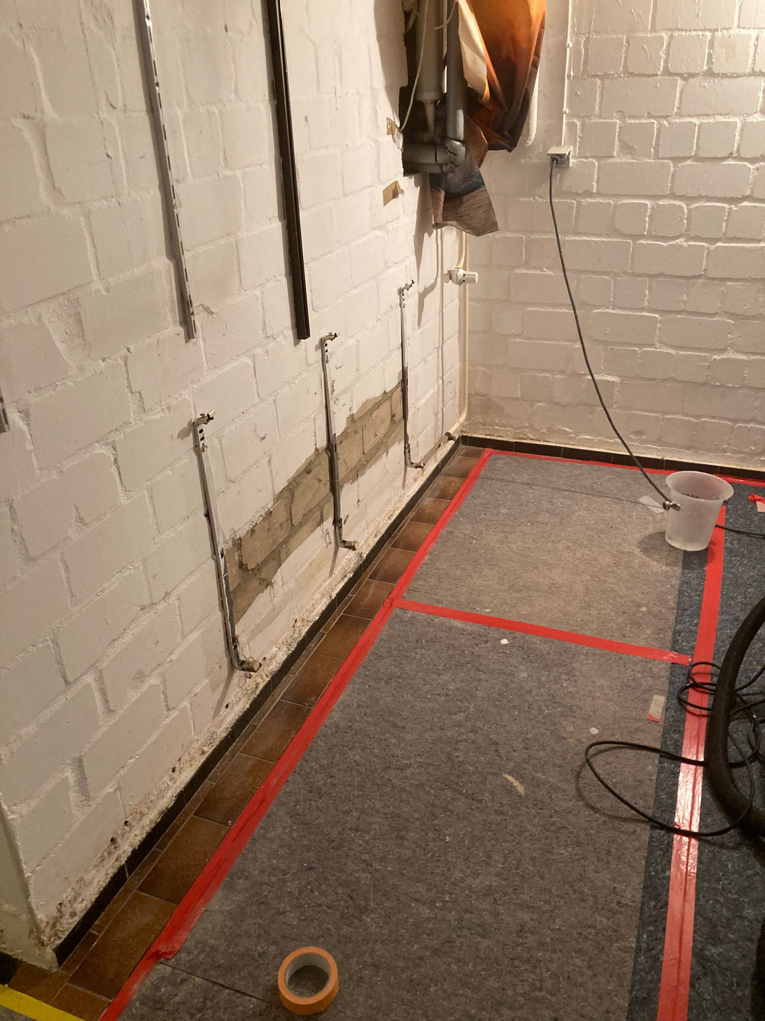 Verlegen des Bodenschutzes